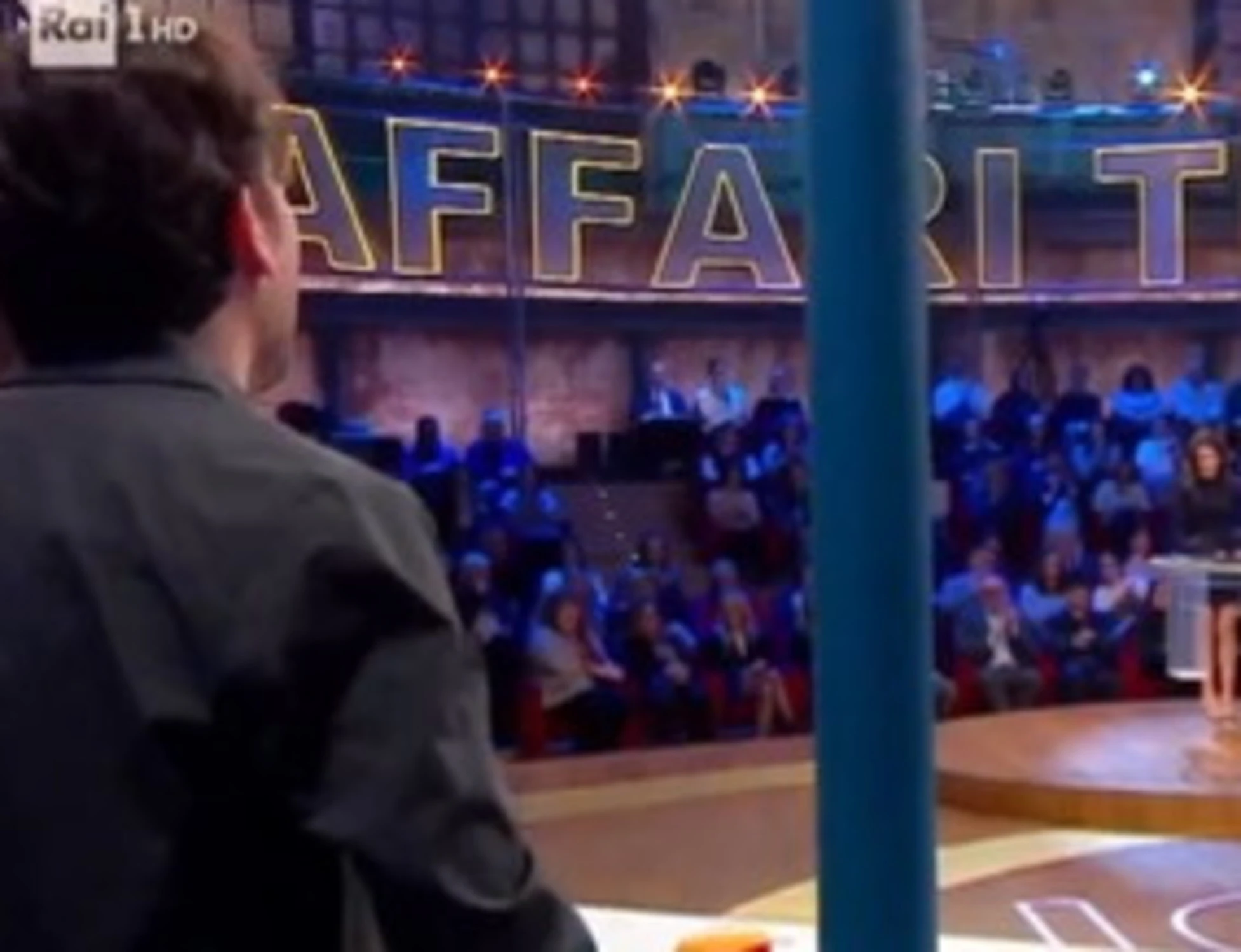 Affari tuoi, Herbert Ballerina irride De Martino: "Bravo!"