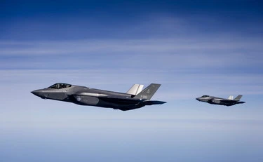Groenlandia, indiscrezioni sulla missione Nato: "Caccia F-35 e droni"