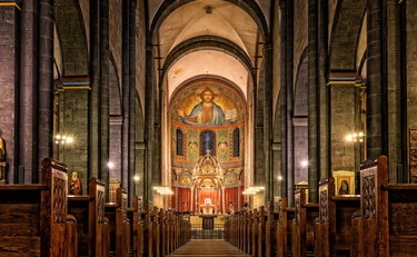 Sala Consilina, orrore in sacrestia a poche ore dalla Pasqua: fedeli sconvolti