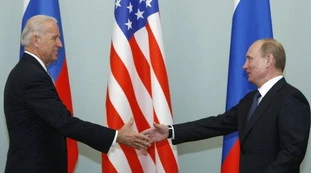 Joe Biden contro Vladimir Putin: "Un killer. Interferenze pro-Trump, pagherà un prezzo altissimo"