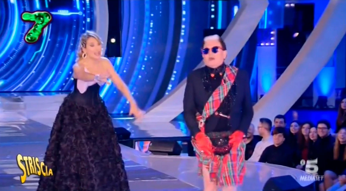 Striscia la Notizia, il moviolone da brividi: Cristiano Malgioglio senza mutande in tv, sconvolgente