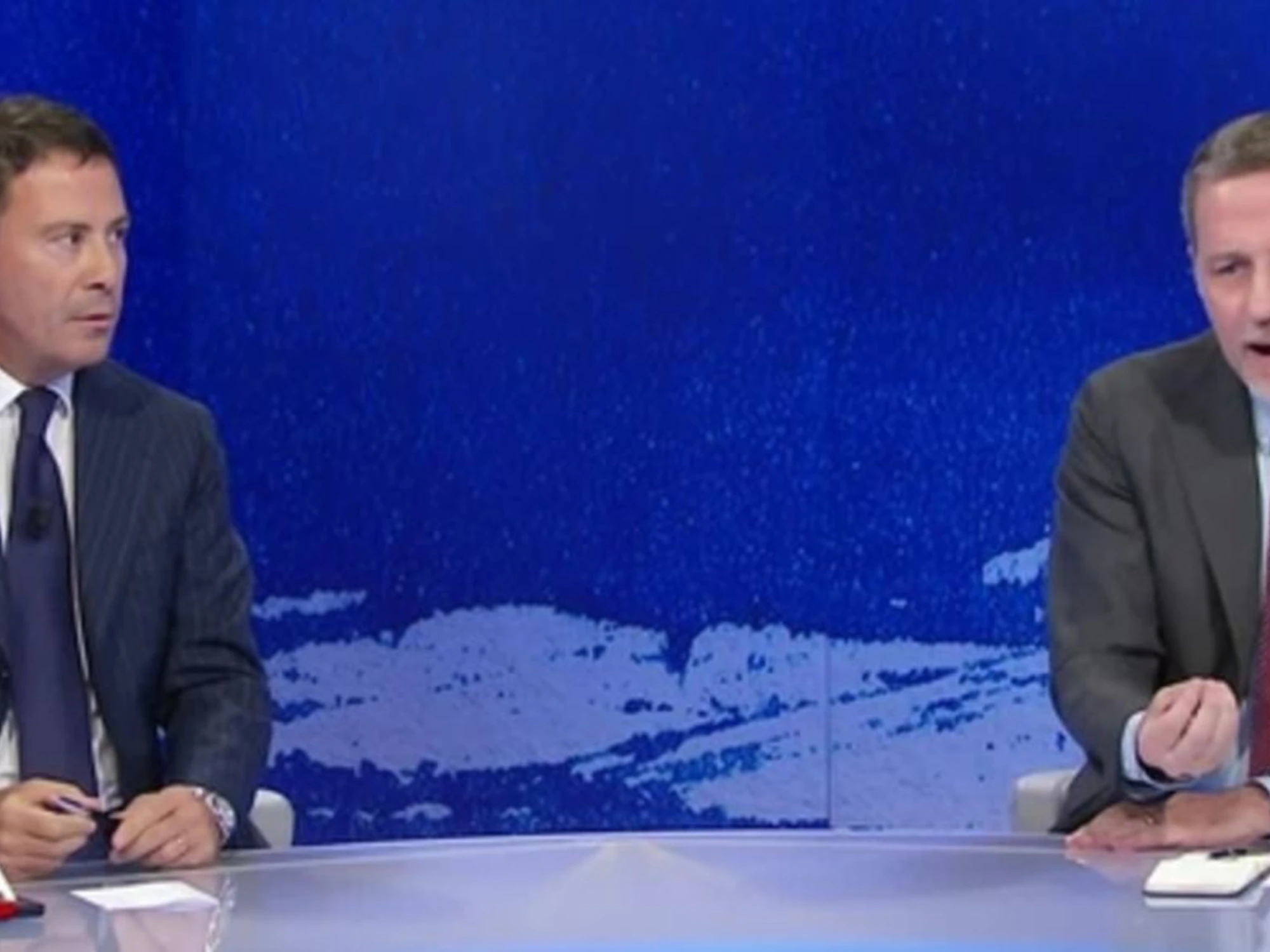 In Onda, Bocchino dà una lezione a Giannini: "Forse non lo sai, c'è già..."