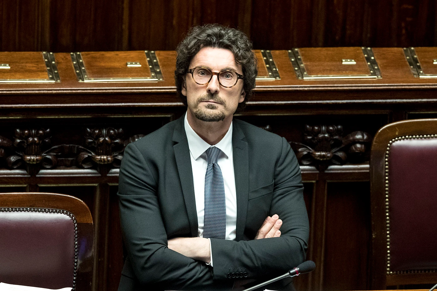 Open Arms, Danilo Toninelli si copre di ridicolo: "Avevo firmato il decreto di Salvini, perché oggi no"