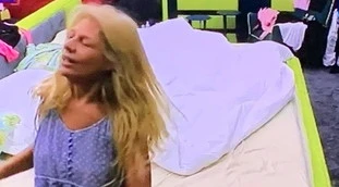 Grande Fratello Vip, Maria Teresa Ruta si risveglia così: il gesto che sconvolge, un legittimo sospetto