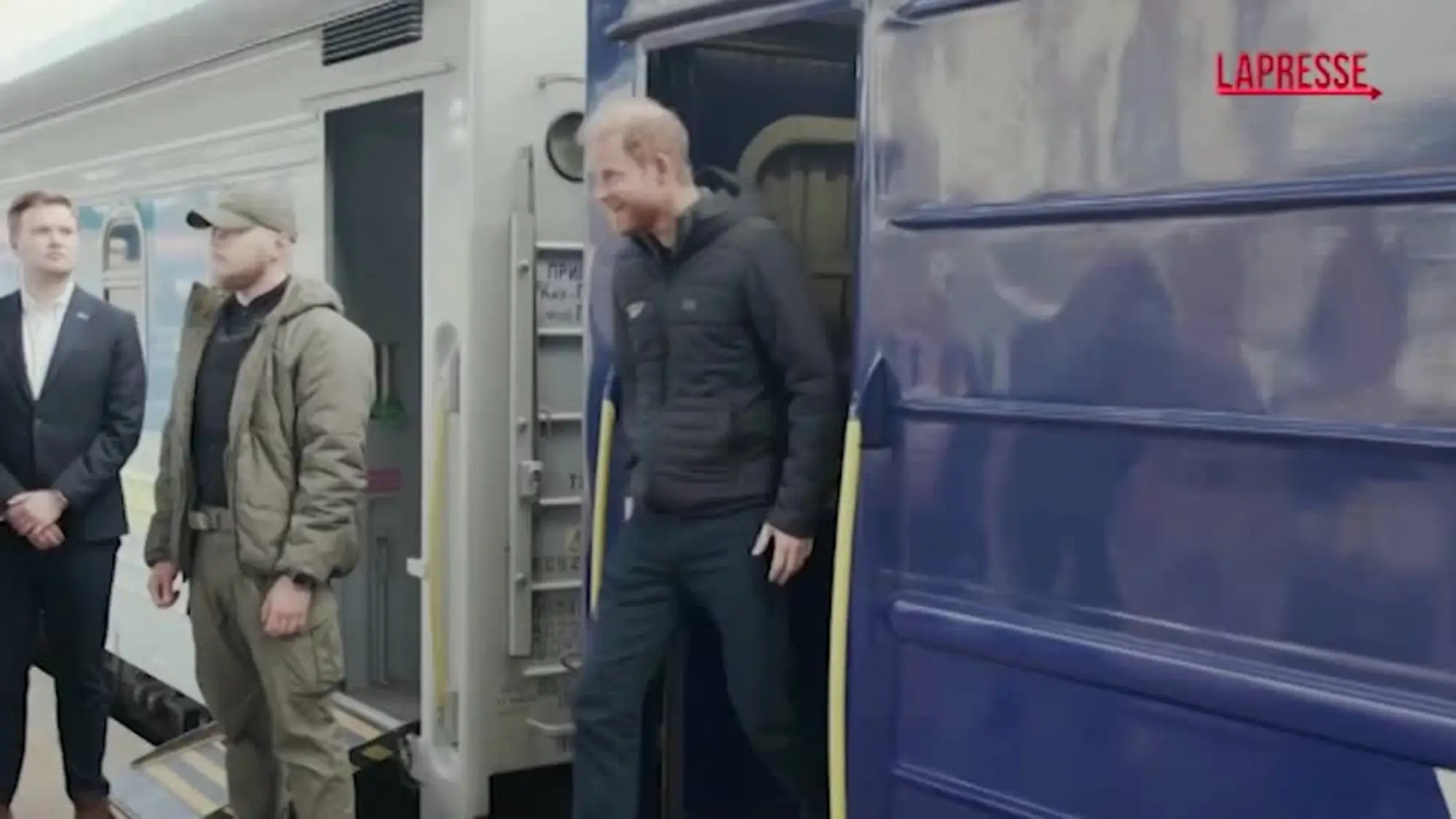 Ucraina, il principe Harry in visita a sorpresa a Kiev