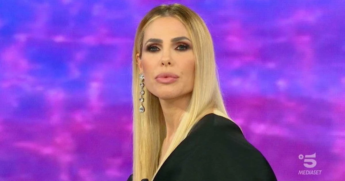 Isola dei famosi, Ilary Blasi e l'indiscreto da Mediaset: "Nessun flop ammesso", la voce di corridoio