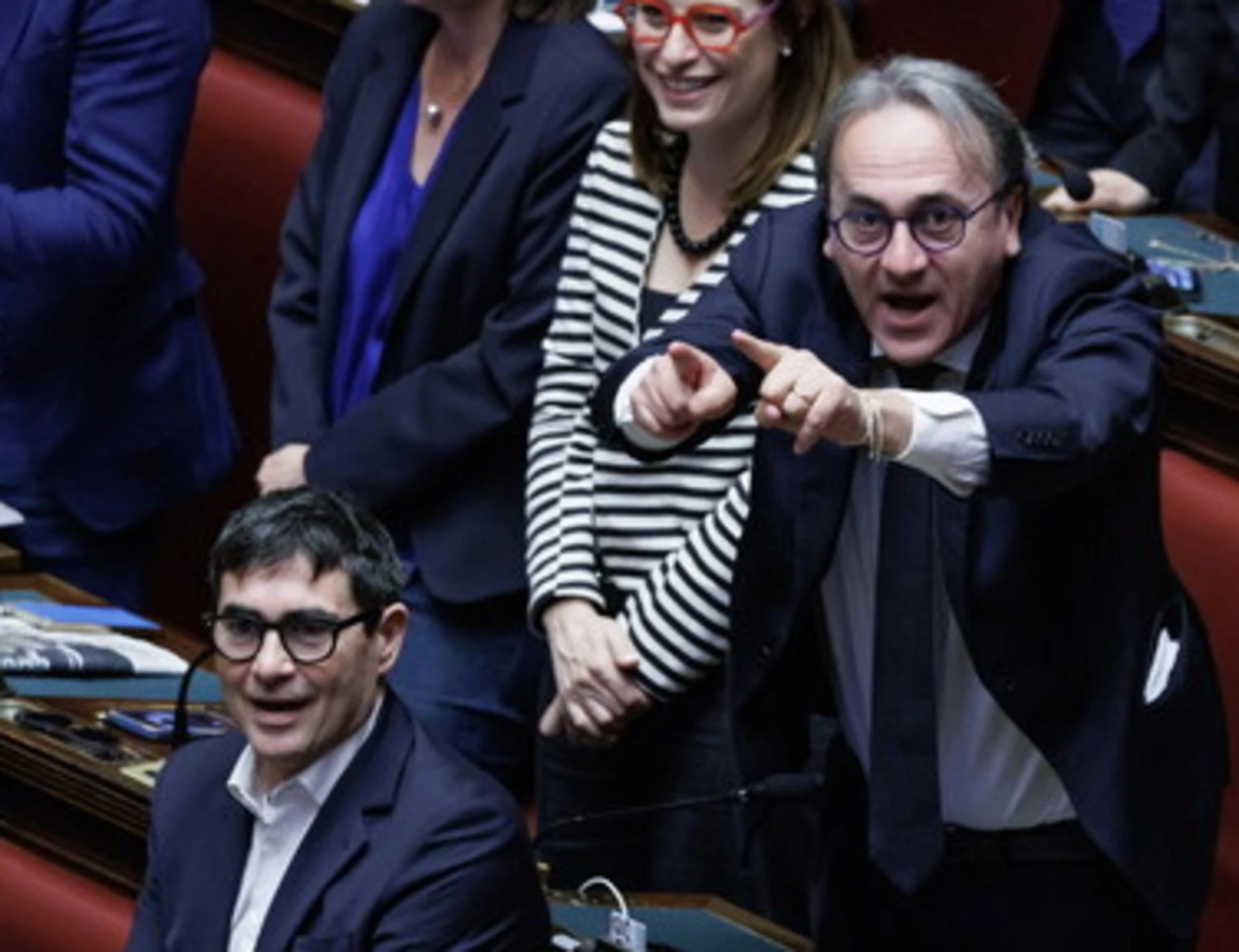 Trump contro Meloni? Bonelli: "Vergogna e dimissioni". Fratoianni: "La conseguenza della subalternità"