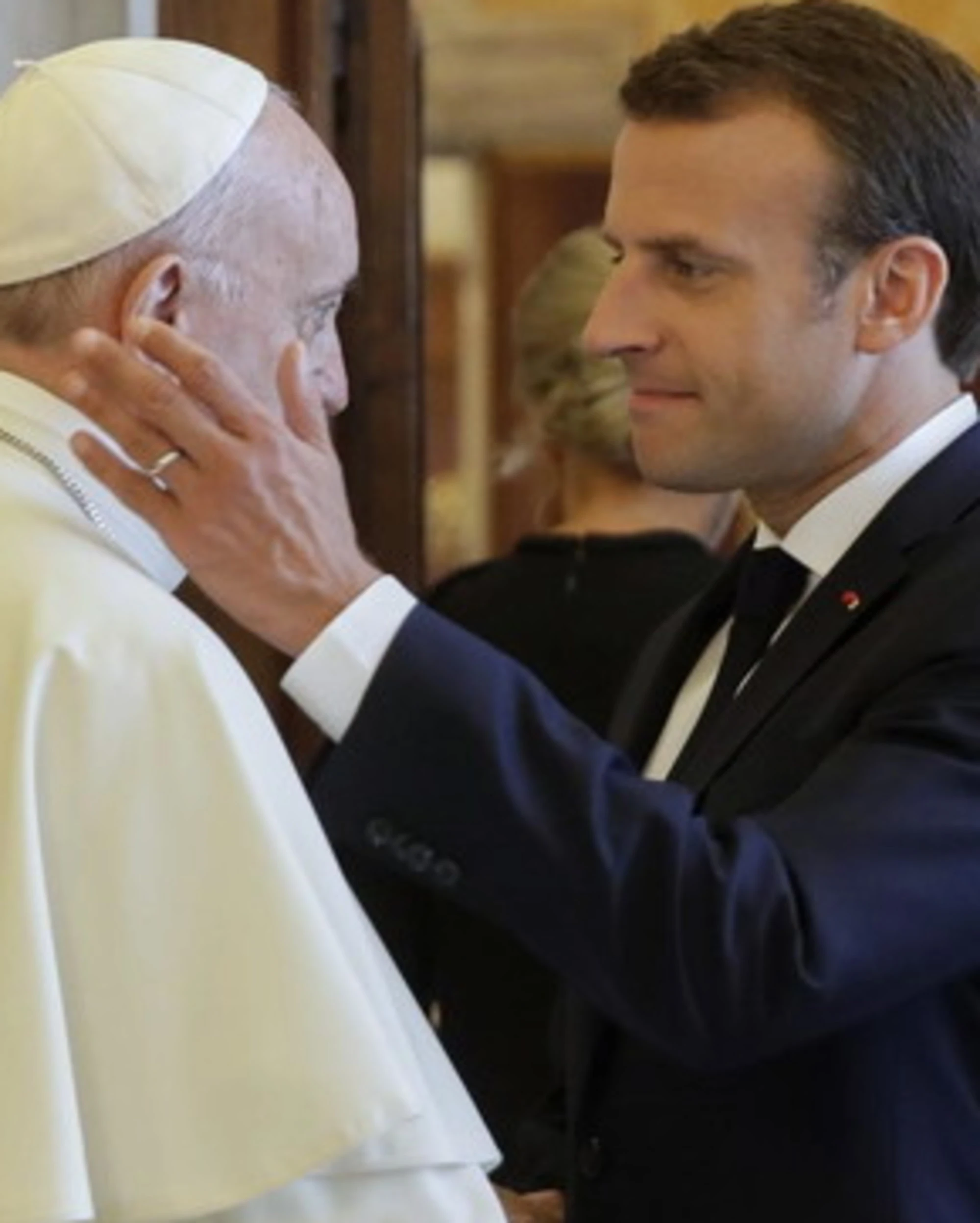 Macron a funerali del Papa ma si limita alle esequie