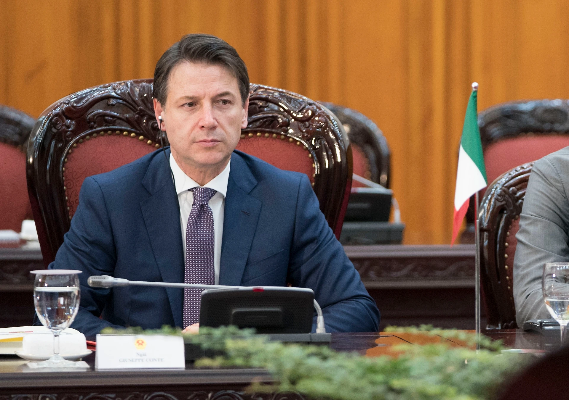 Giuseppe Conte sempre più irritato, Matteo Salvini e Luigi Di Maio non lo hanno coinvolto nel rimpasto