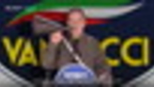 Crozza-Vannacci: "FN 11% in Calabria, donne è arrivato il gerarchino"