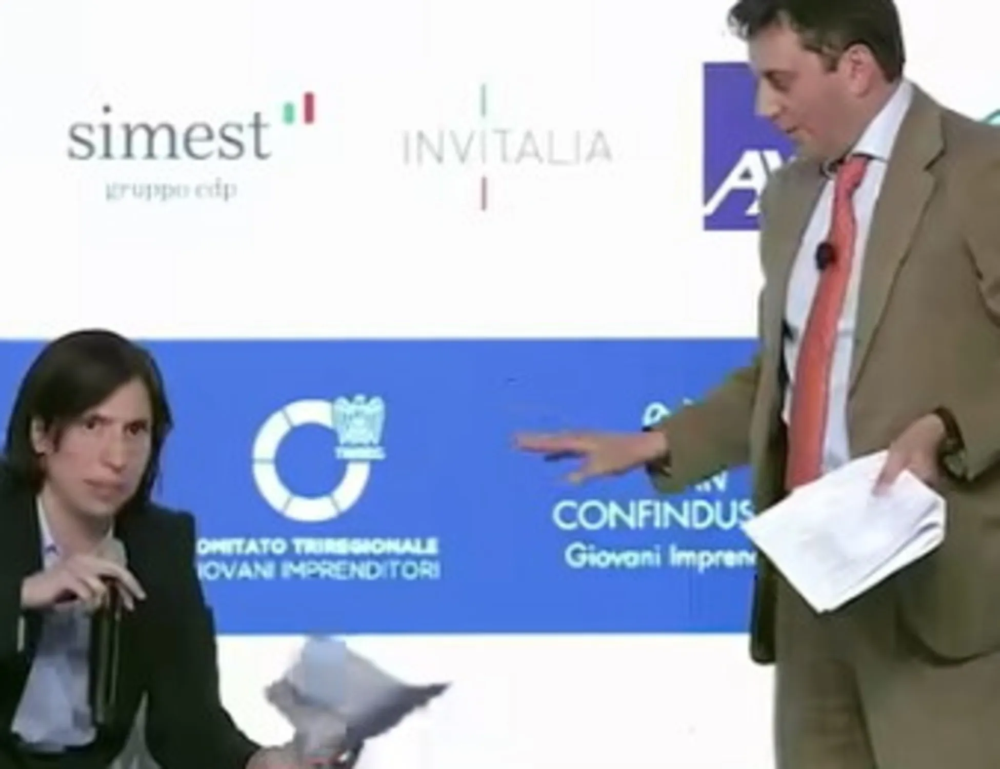 Leggi l'articolo: "L'imbarazzo è evidente. Ed è giusto così": FdI irride Schlein