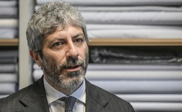 La Pennicanza, Fiorello umilia Roberto Fico: "Aveva abolito la povertà, ma poi..."