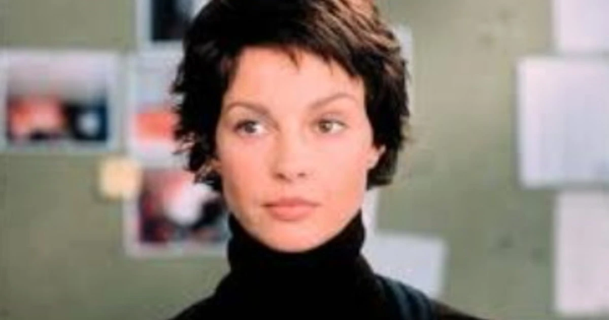 La tela dell'assassino: Ashley Judd bella e inquietante