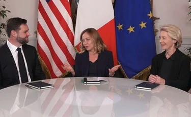 Vance e Ursula da Meloni: "Pontiera", sinistra ko