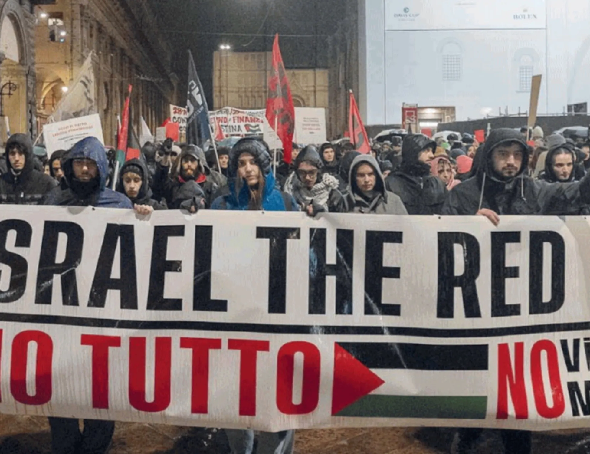 Leggi l'articolo: Pd inchiodato: dà le case a chi apre il fuoco sulla polizia