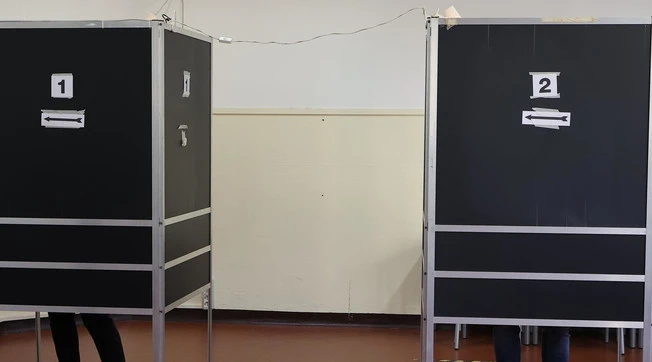 652x368