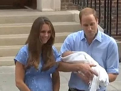 Il royal baby presentato al mondo Will: "Stiamo scegliendo il nome"