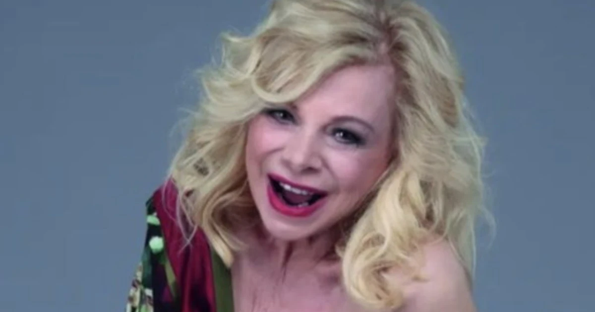 Sandra Milo in costume a 90 anni? "Tutta filtri e chirurgia": come la insultano