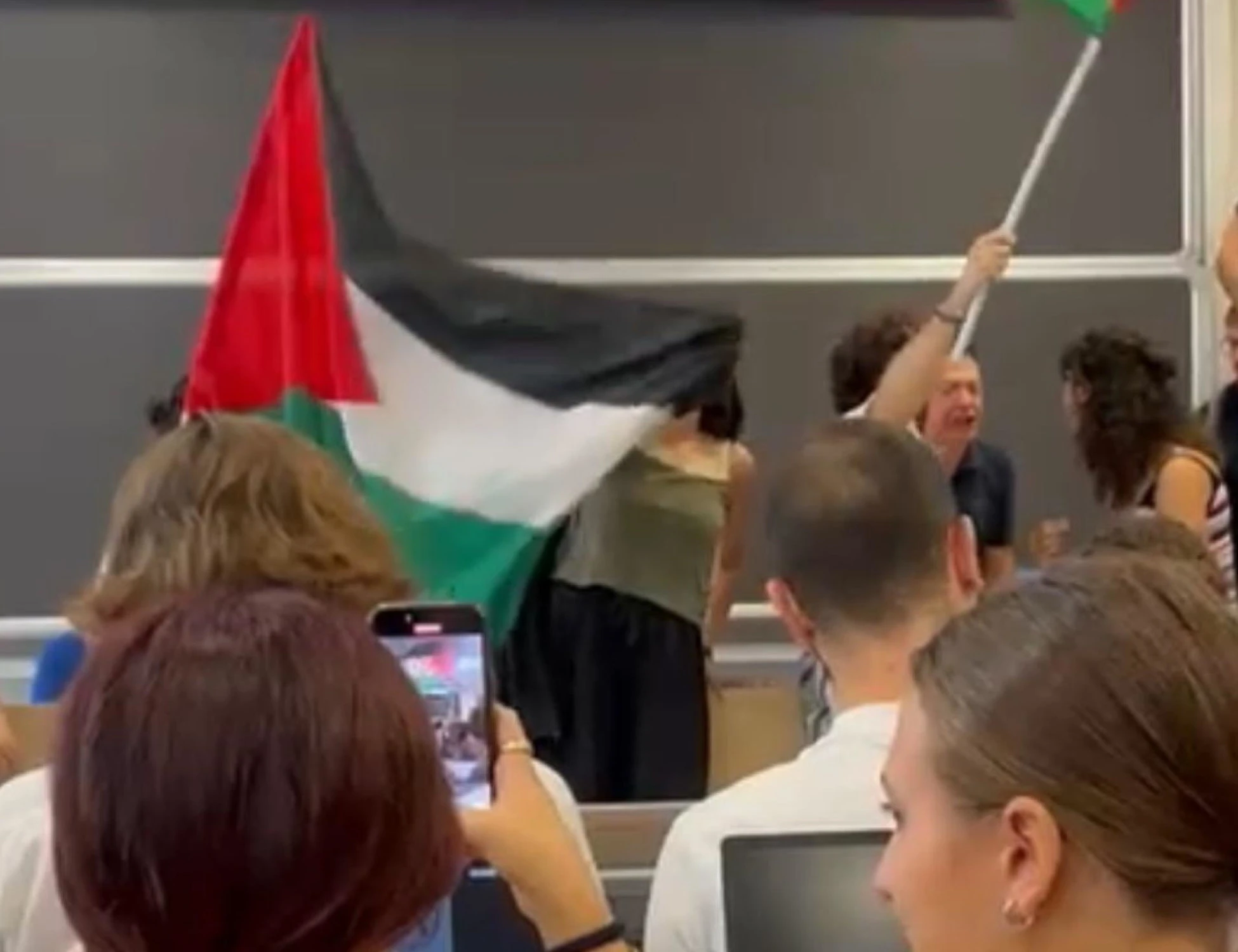 E se fossero stati studenti di destra ad assaltare l'ateneo di Pisa? 