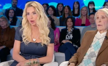 Valeria Marini costretta a vendersi casa: girano strane voci