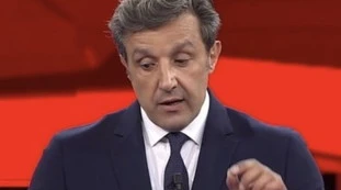 L'Eredità, "tanto lei è medico...". Lo scandalo: Flavio Insinna suggerisce la risposta, sconcerto in studio (e in Rai)