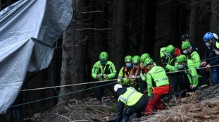 Funivia Stresa Mottarone, forchettoni inseriti anche in passato. Il sospetto della Procura: &quot;Manomissione dei freni non occasionale&quot;