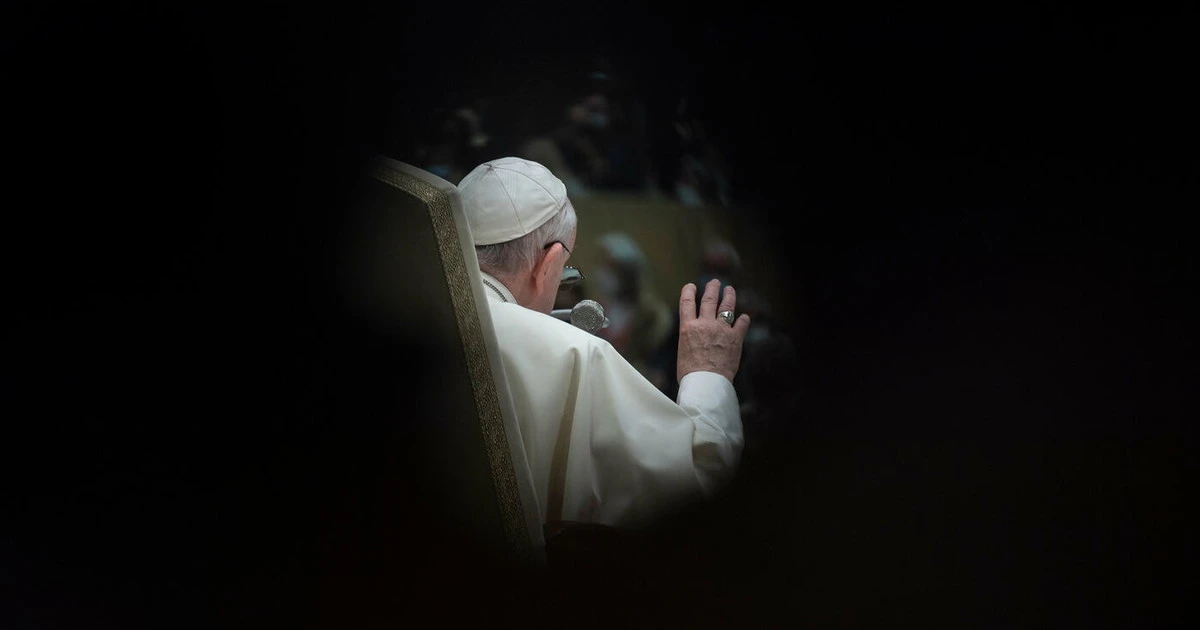 Papa Francesco, "basta pettegolezzi". Impensabile: cosa fa appendere in Vaticano, dichiarazione di guerra