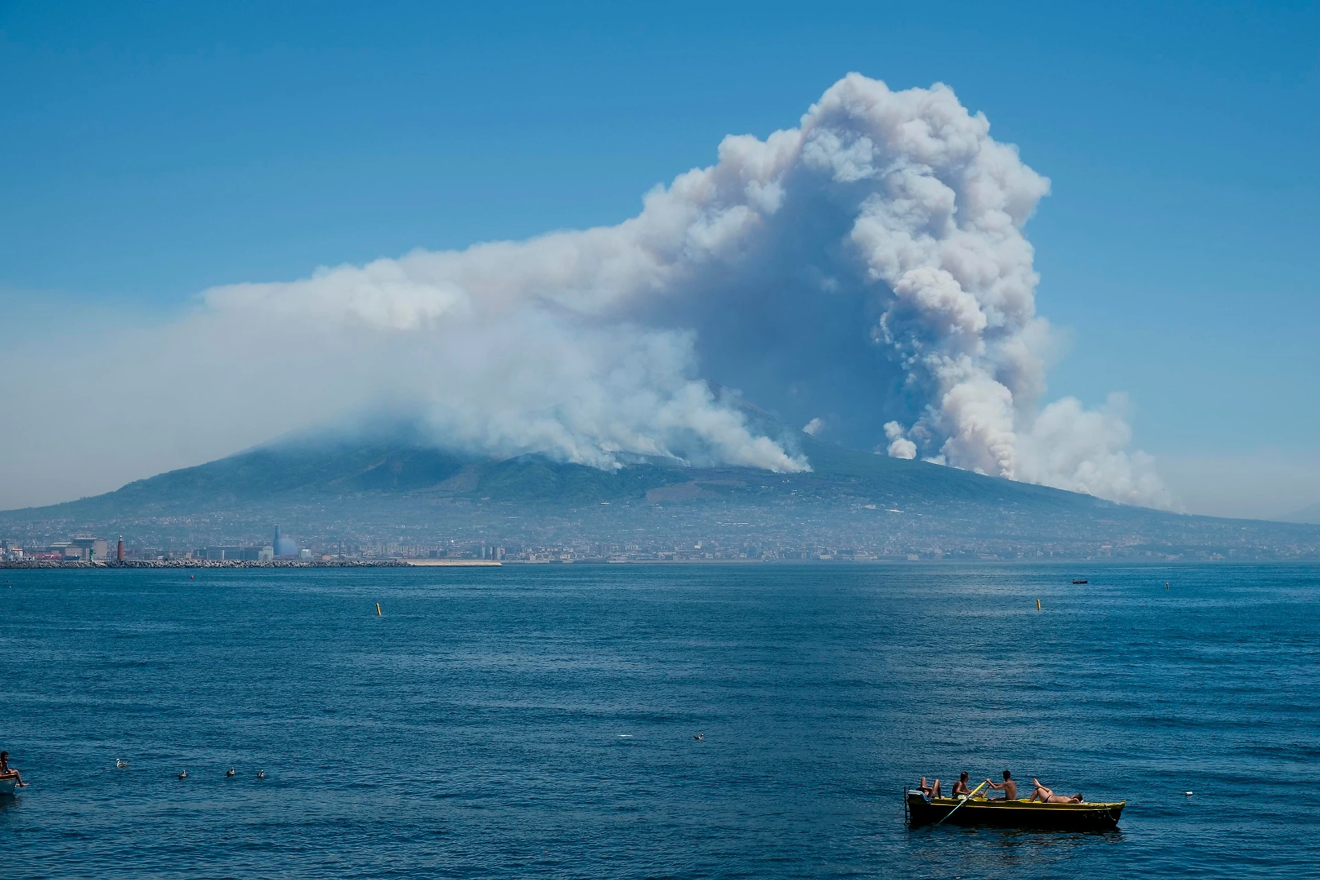 Dal Vesuvio agli alieni: le previsioni errate del 2018
