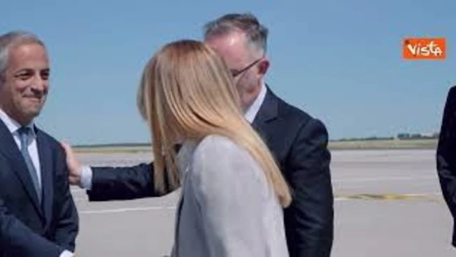 Meloni arriva a Berlino per vertice Paesi E5. Immagini