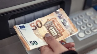 Conto corrente, quale cifra non devi mai superare: la giacenza che ti condanna alla rapina