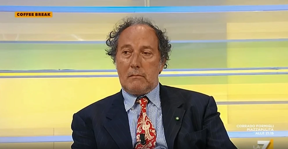 Fulvio Abbate a Coffee Break sfotte Flavio Briatore: "Diamogli il Paese". Vuoi vedere che...