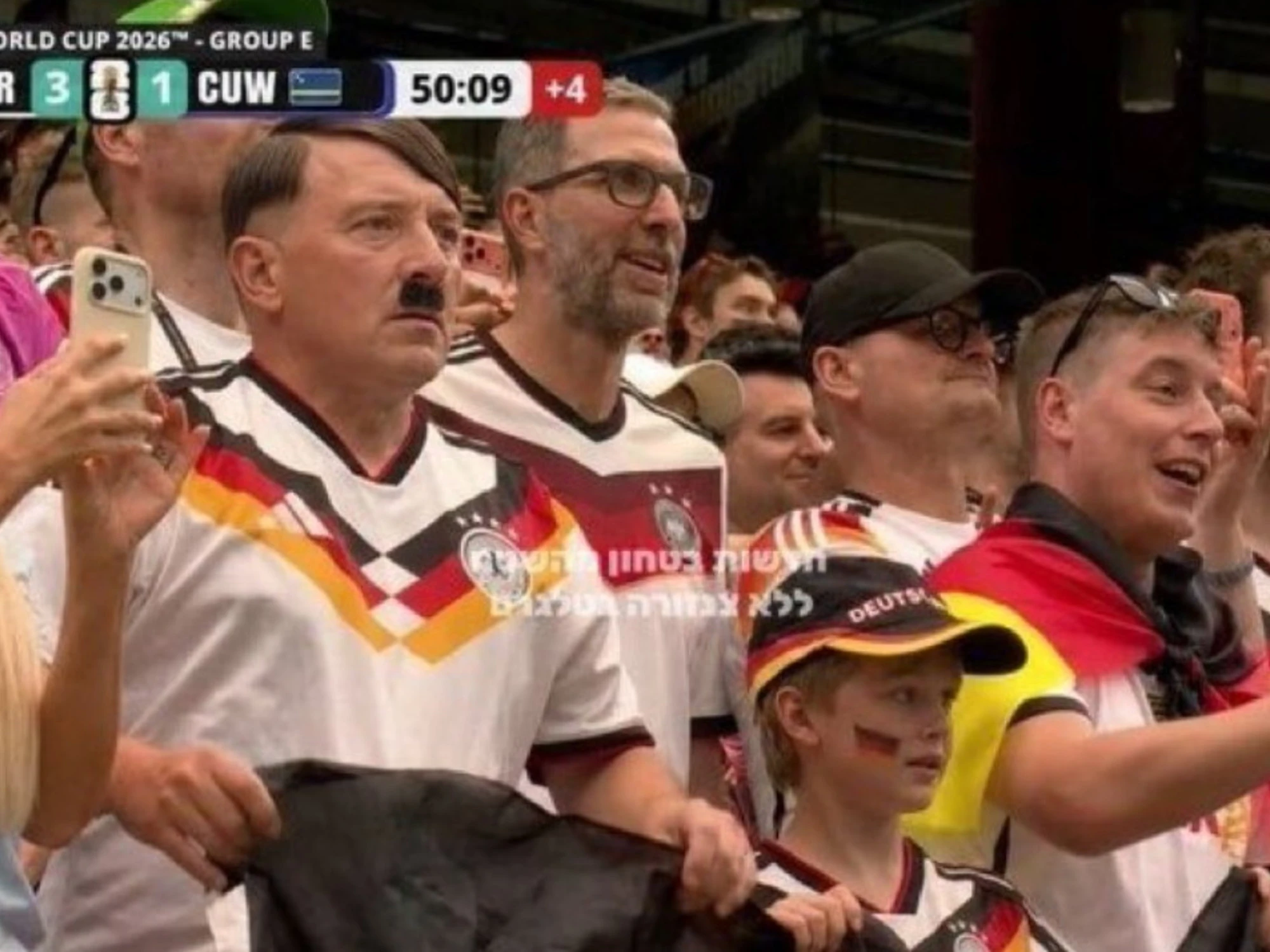 Mondiali 2026, sugli spalti spunta Adolf Hitler: il caso finisce in tribunale