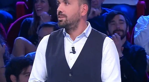 Affari Tuoi, "ecco Christian dalla Liguria": e il concorrente esordisce così, sconcerto su Rai 1