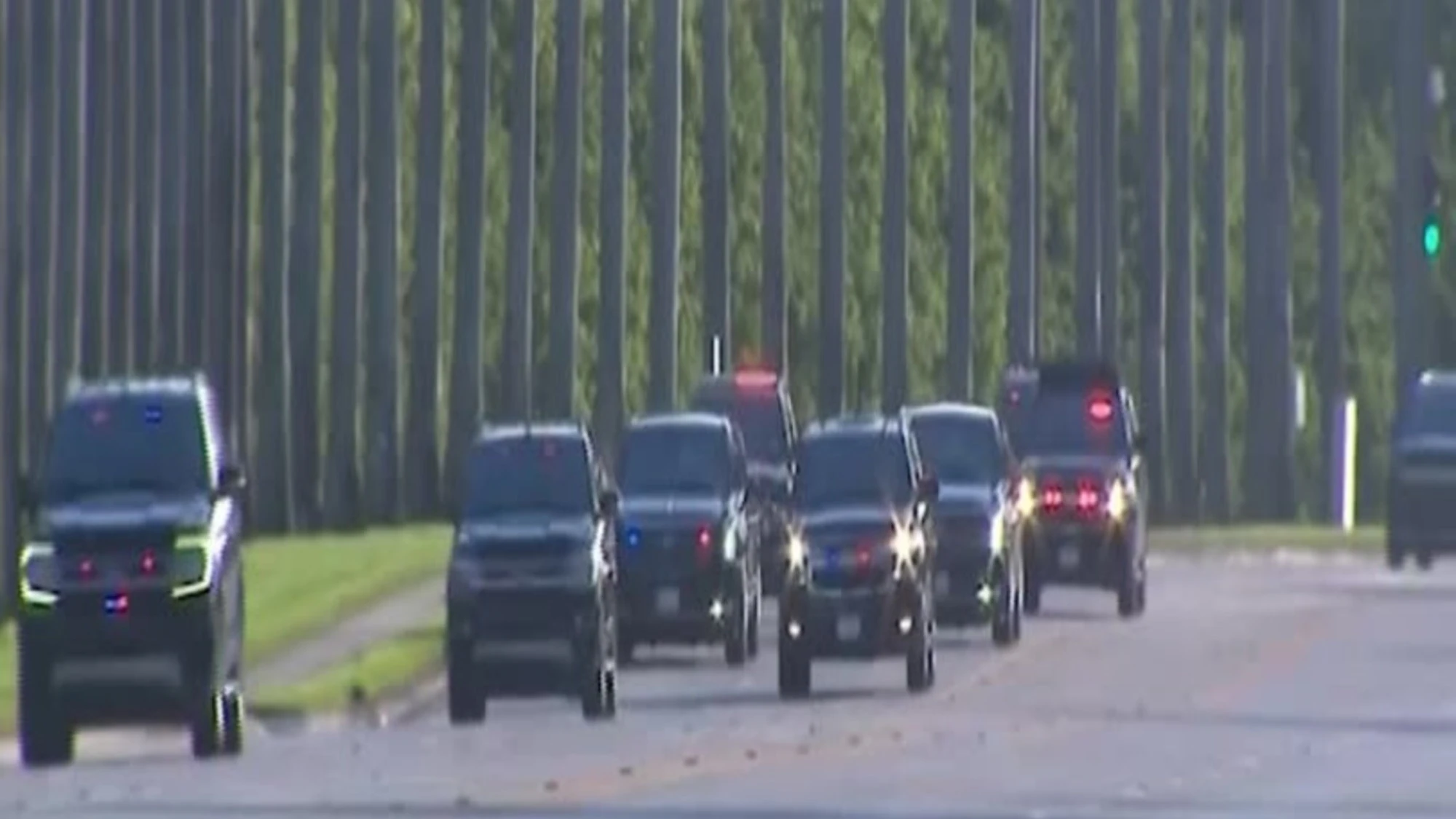Palm Beach, il gigantesco convoglio di Trump arriva al suo golf club