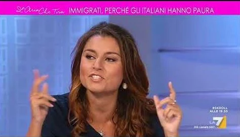 Susanna Ceccardi, mannaia sulla sindaca d'acciaio della Lega: "Via il campo rom", come la riducono