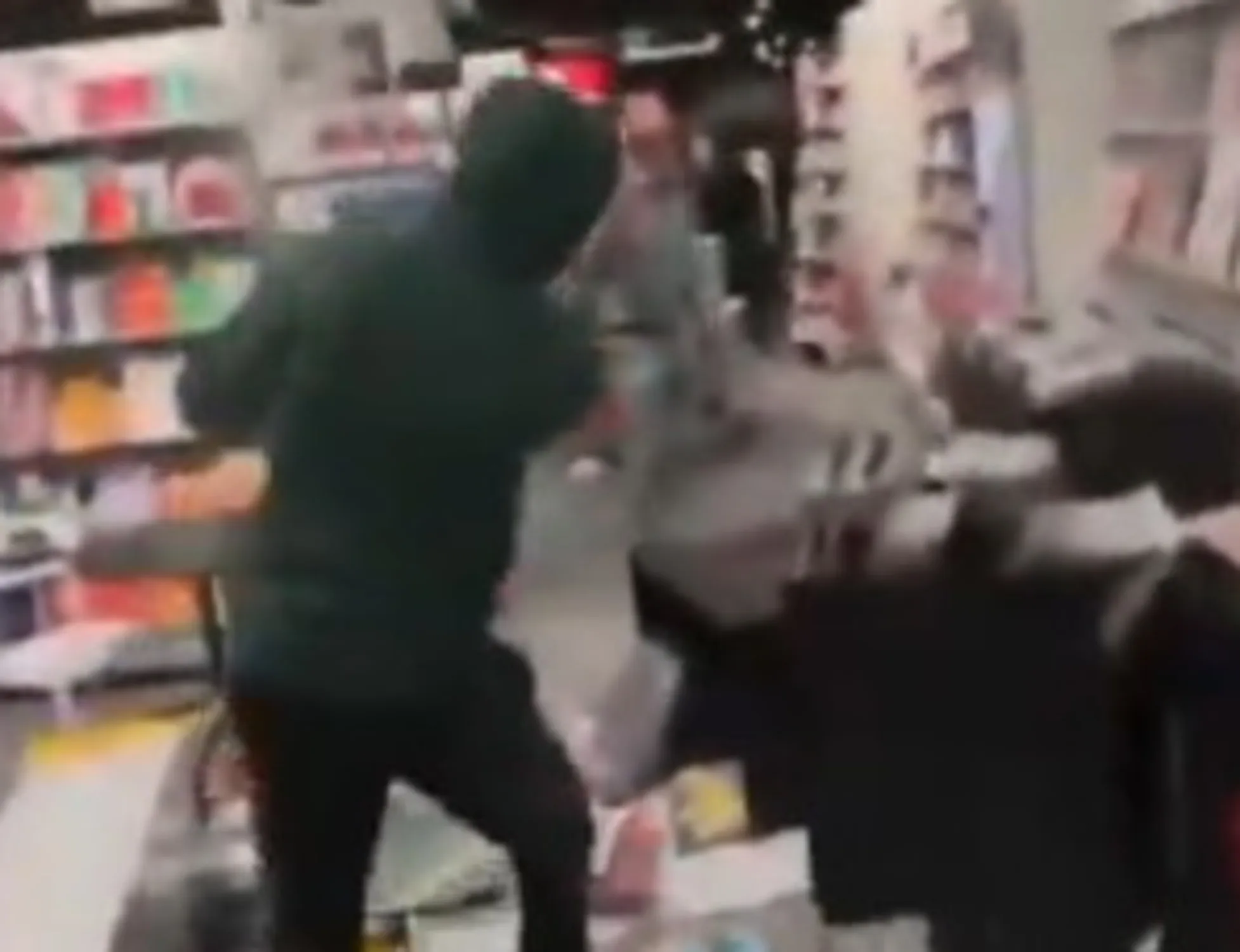 Leggi l'articolo: Mondadori contro Feltrinelli: "Parole gravi e inaccettabili", clamoroso imbarazzo a sinistra