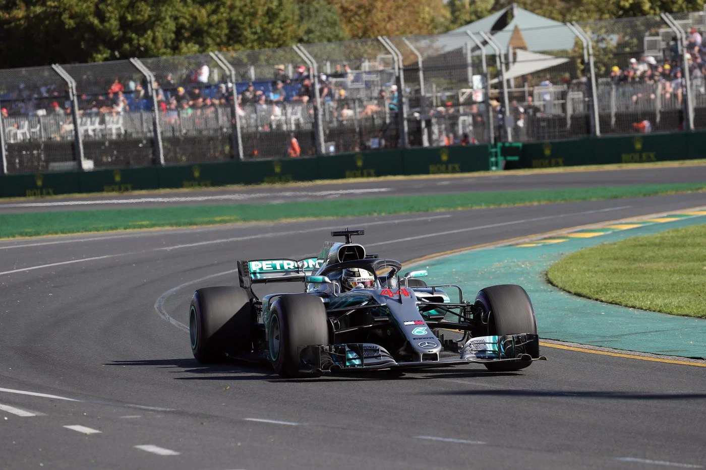 Formula 1, Hamilton domina le prove libere. La Ferrari di Vettel: "Dobbiamo migliorare"