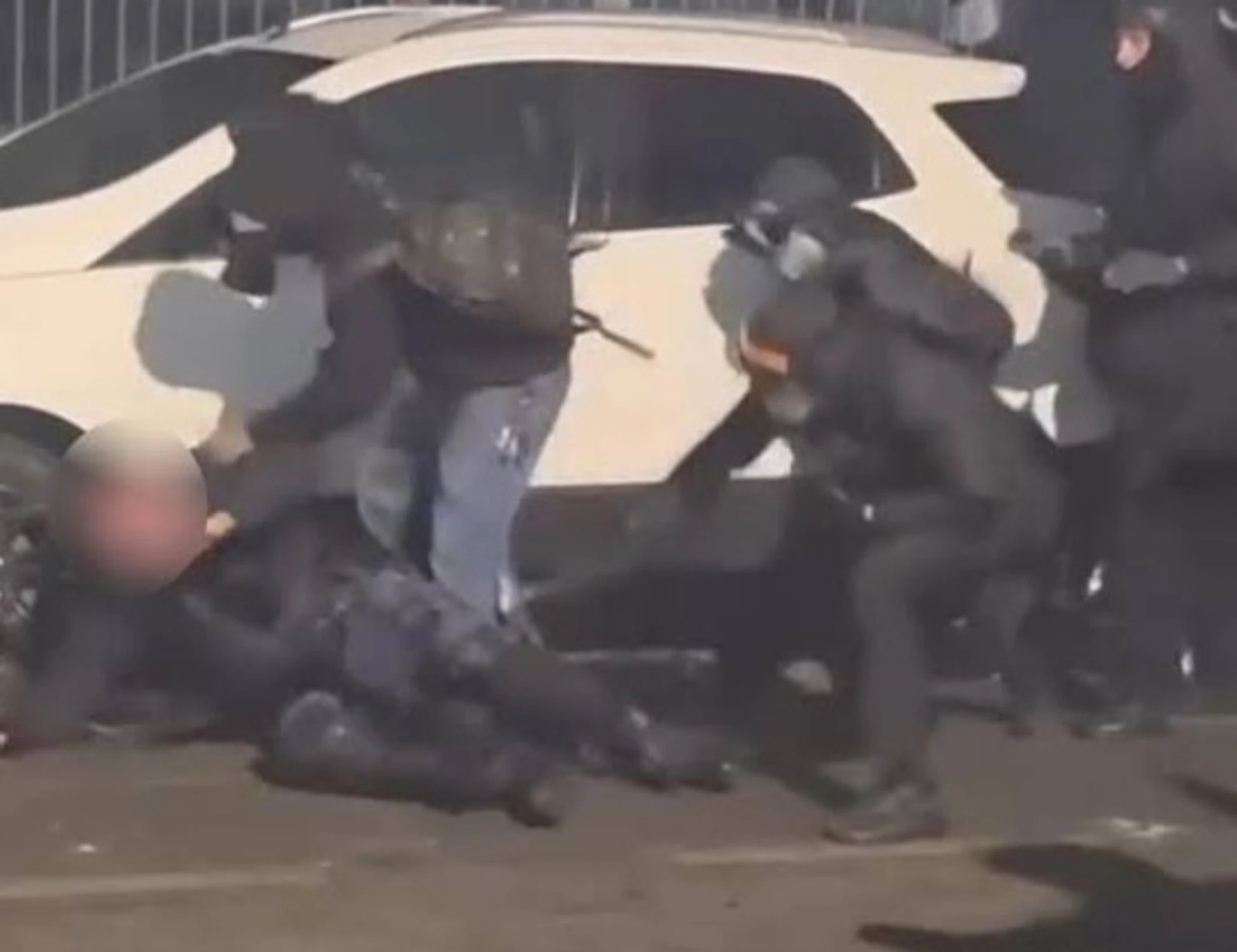 Askatasuna, martellate ai poliziotti: chi hanno arrestato