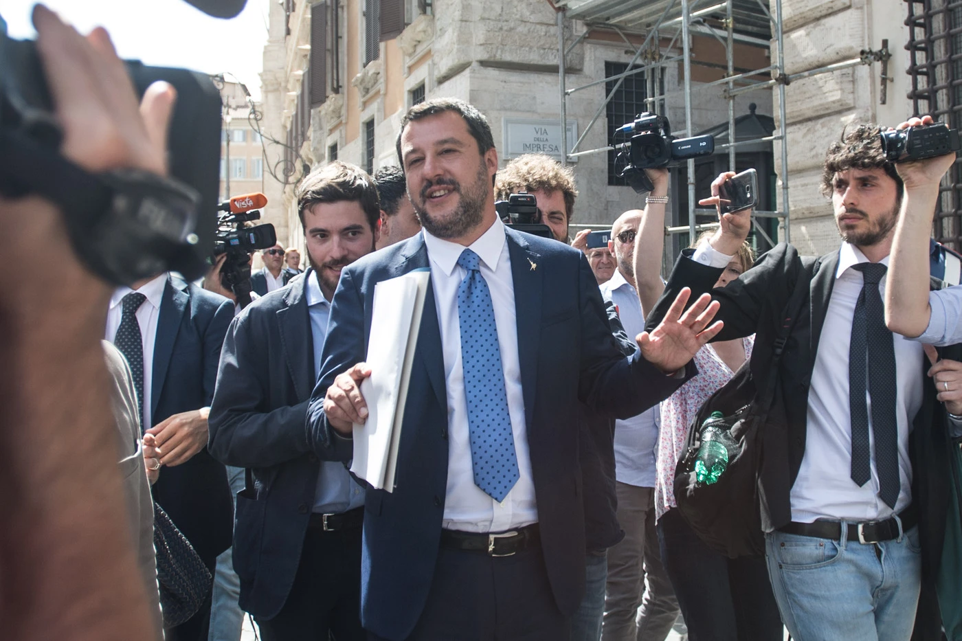 Matteo Salvini, il retroscena dal vertice di governo: se ne va a metà riunione. "Appena ha sentito Tria..."
