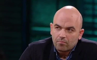 Roberto Saviano, la sua ipocrisia ha compiuto 20 anni