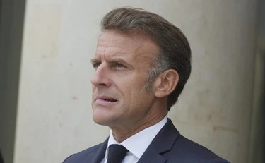 La crisi francese? Tutta colpa dell'opposizione: l'ultimo delirio dell'Economist