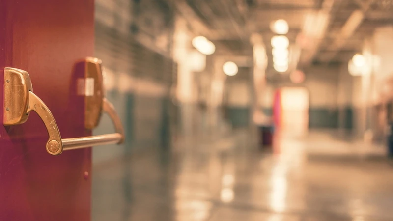 Milano, rubavano gioielli ai morti in obitorio: la scoperta choc