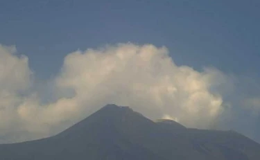 Etna bruha novo lavo, razglasili oranžno stopnjo pripravljenosti za lete v Catania
