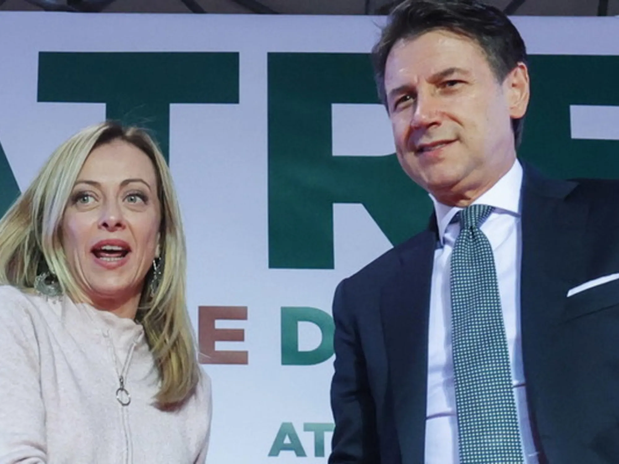 Leggi l'articolo: M5s, video-fake contro Meloni? Conte nega e perde la faccia: "Basta fare la vittima"
