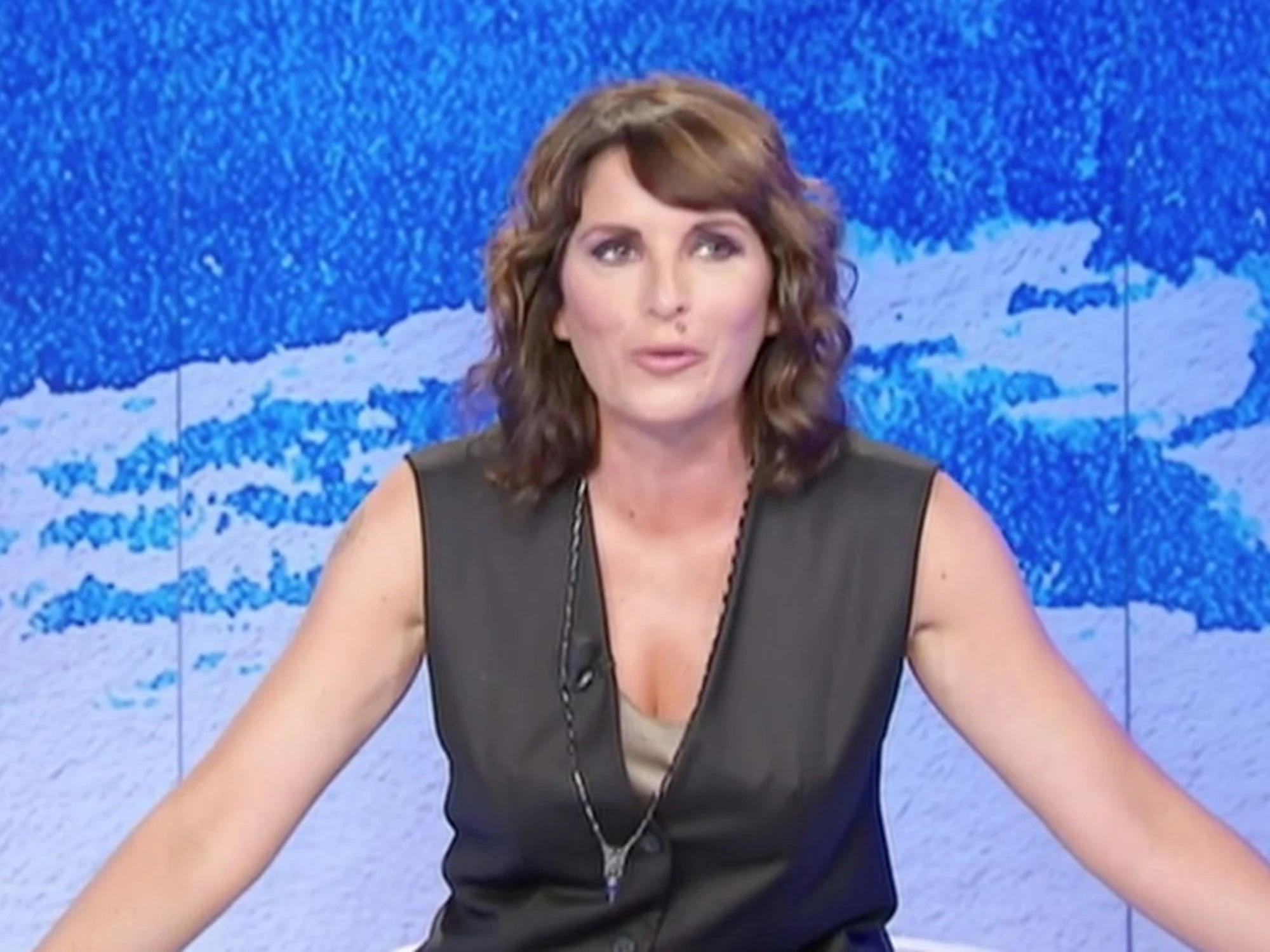 Nessun ospite interrompa la padrona di casa