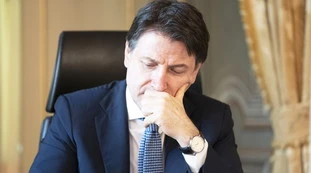 Giuseppe Conte irritato dai sondaggi su Draghi: "Sente il fiato sul collo", governo agli sgoccioli