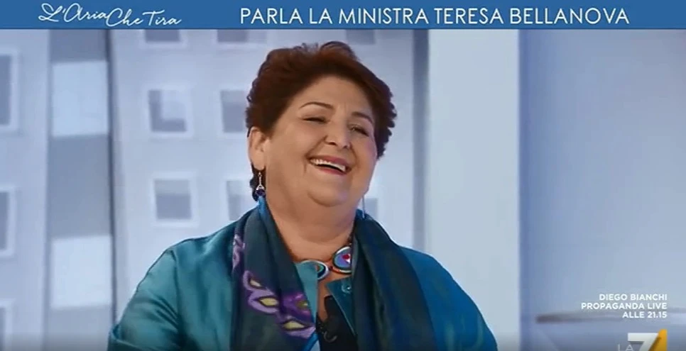 Teresa Bellanova a L'aria che tira, la Merlino la accoglie vestita così: "Che p***...", tutti a bocca aperta