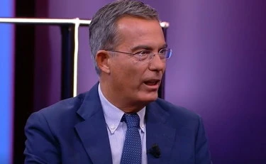 https://media.liberoquotidiano.it/3pmFLbRcuWay0s8JTlaW0MDPkR7SPT_APalhsgZrfI4/width:800/quality:90/aW1hZ2VzLzIwMjUvMTAvMTIvMTEyNTQ3NjMzLWZjNWIzZTllLTljZTQtNDFjOC04NjBiLWFlYTI0NTI4NjExYy5qcGc.webp