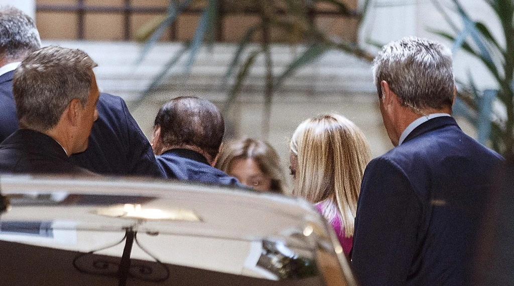 Meloni-Berlusconi, terminato il vertice: come se ne va il Cav. E subito dopo...