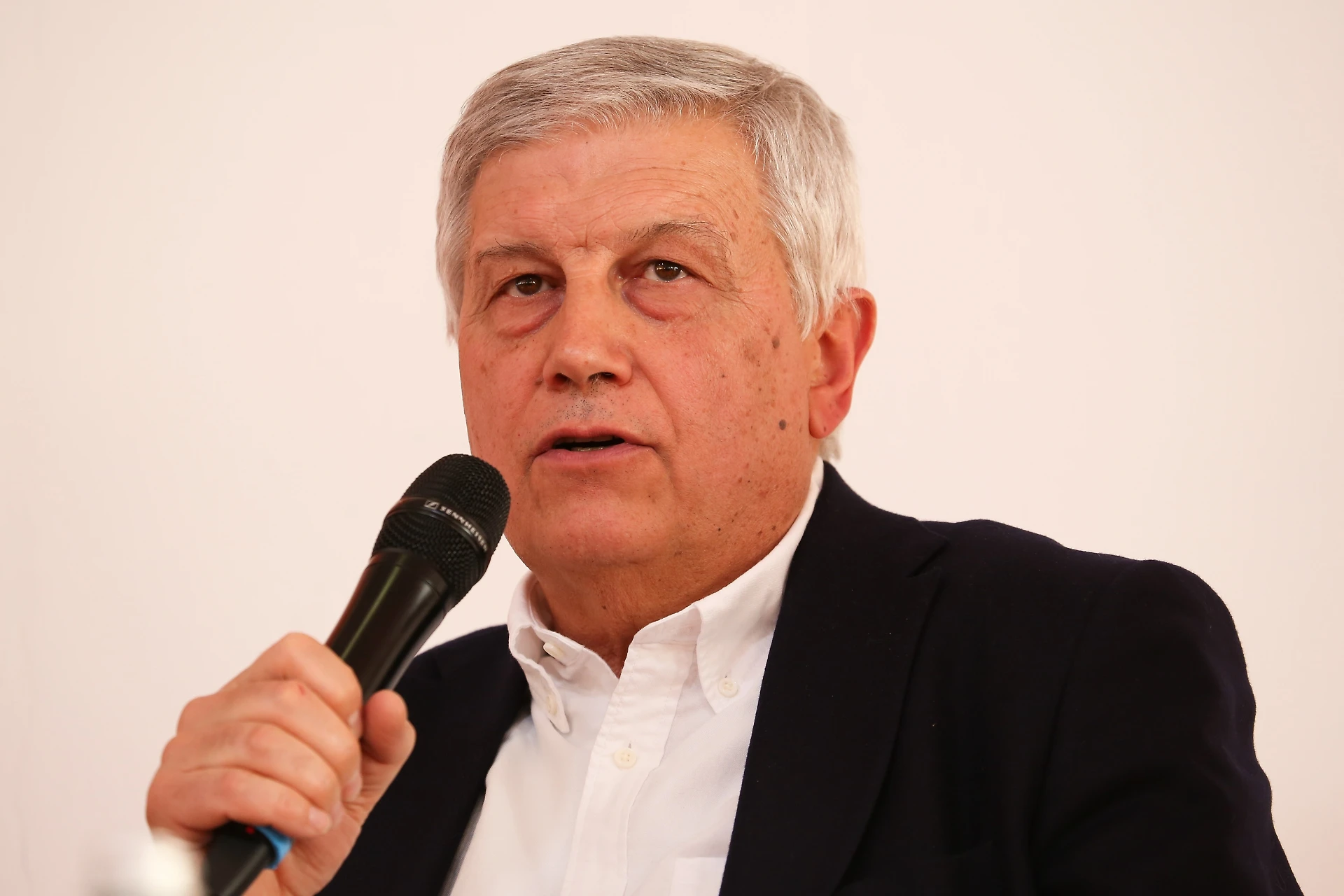 Scherzi a parte, il terribile sospetto di Aldo Grasso sullo show di Paolo Bonolis: solo balle?